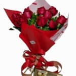 Buquê querida com 10 rosas vermelhas  + Chocolate Ferrero Rochet - 100gr.
