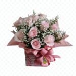Buquê com 10 rosas cor de rosa em caixa box