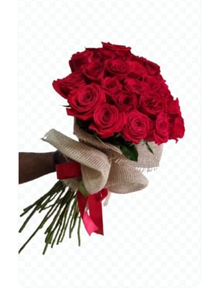 INDISPONIVEL A  Buquê com 25 rosas IMPORTADAS