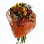 Buquê Frida com 14 alstroemérias, 02 rosas + 04 flores do campo/tela