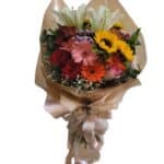 Buquê Astral com 02 gls lirios, 02 girassois, 04 gerberas, 04 rosas,  06 alstroemerias