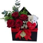 Caixa Envelope P com 04 rosas/mini ursinho